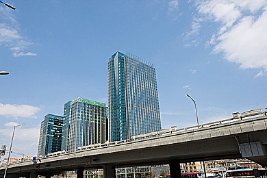男生操女生软件免费＼“网络陷阱揭秘：免费应用暗藏低俗内容，青少年健康谁来守护？”-1