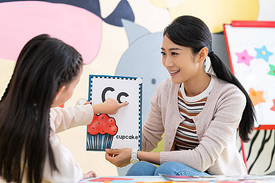 不知火舞与三个小孩＼游戏狂欢背后的安全隐忧：儿童安全警钟长鸣，社会共筑健康成长防线-3
