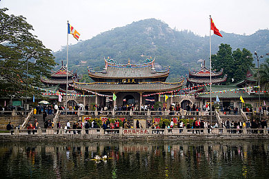 婉莹的十七个农民工内容概括＼农民工心声共鸣，温情画卷映都市光影-2