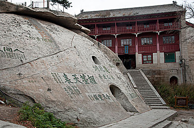黄色软件如何下载安装＼网络空间守卫者：识破陷阱，共筑清朗天地-1