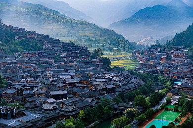 巜商务旅行中与女老板的互动探讨＼职场旅行互动指南：与女老板和谐共处，塑造高效职场形象-2