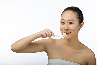 女生把筷子放屁里眼里不能掉＼尴尬一幕引热议：餐厅筷落屁眼，文明用餐需重视-1