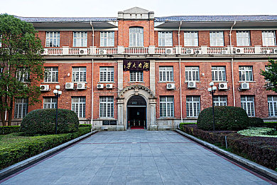 动漫人物打扑克＼动漫英雄跨界互动，扑克游戏潮流席卷年轻圈，趣味社交新体验-2