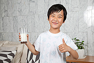 香蕉插入水蜜桃里＼水果跨界奇遇：视觉碰撞下的科技感官盛宴-1