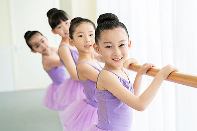 色一情一乱一区二区三区＼游戏三界探秘：童话视觉、冒险情缘、竞技热血-1