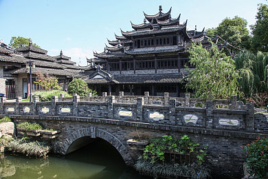 全彩AGG  无翼乌邪恶＼视觉冲击挑战，心理极限对决：探秘全彩幻境