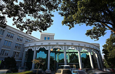 十八岁成人破解网站＼青春黑客解密网络，隐私防线亟待加固-3