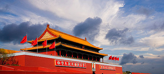 黄色下载3.3.0 免费下载＼软件界盛事：免费下载新版本，下载神器功能升级引期待！-3